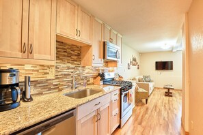 Fridge, microwave, oven, stovetop - Hazelwood Haven: Private Guest Suite w/ Hot Tub (Dundee)