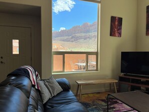 Smart TV, fireplace, DVD player