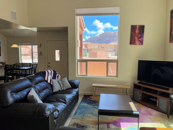 Smart-TV, Kamin, DVD-Player