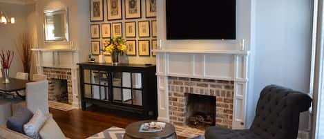 TV, fireplace, DVD player, books