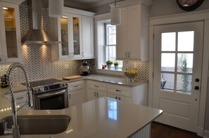 Fridge, microwave, oven, stovetop - Beautifully Renovated Historic 1870 Townhouse Steps To Forsyth Park (Savannah)