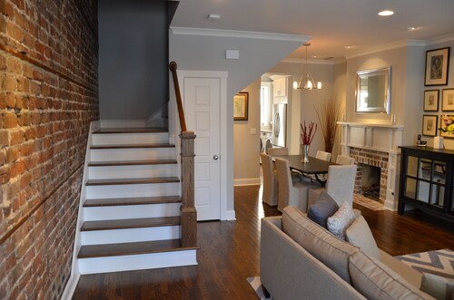 Beautifully Renovated Historic 1870 Townhouse Steps To Forsyth Park