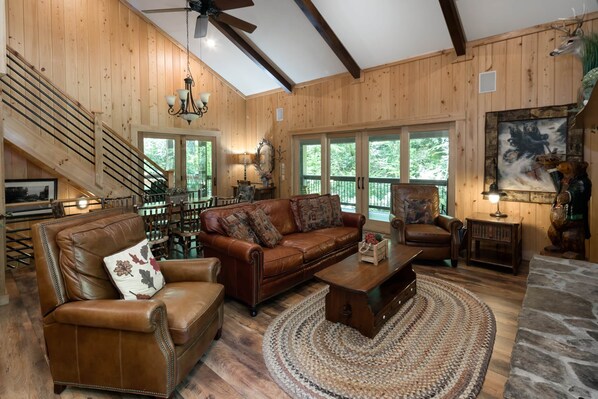 Smart TV, fireplace, stereo