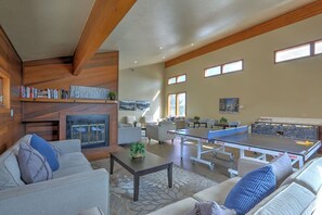 TV, fireplace, DVD player, table tennis