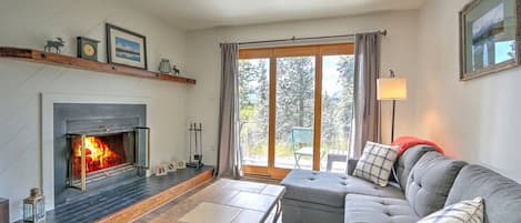 Fernseher, Kamin, Tischtennisplatte