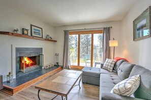 Televisión, chimenea y tenis de mesa 