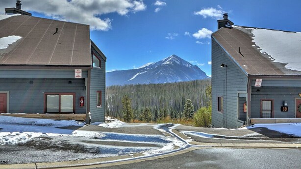 Two buildings with a mountain in the background. - Remodeled Condo Near Slopes, Pool/Hot Tub Access! (Silverthorne)