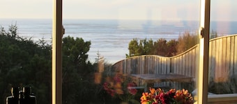 Ocean Wind Retreat, Oceanfront, romantic, ideal for couples, pet friendly