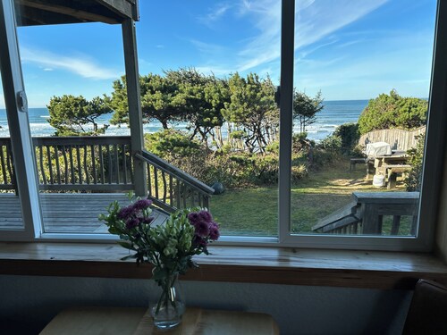 Oceanfront, Sauna, Large Oceanview Soaking Tub, dog friendly with yard