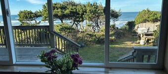 Ocean Wind Retreat, Oceanfront, romantic, ideal for couples, pet friendly