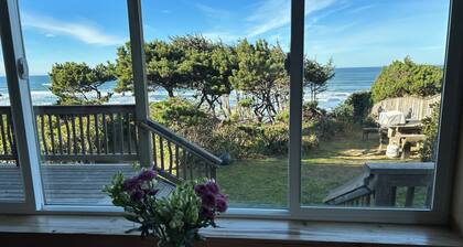 Oceanfront, Sauna, Large Oceanview Soaking Tub, dog friendly with yard