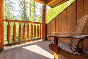 Terrace/patio - Ski In/Out to your Hot Tub. Pool Table (Fernie)