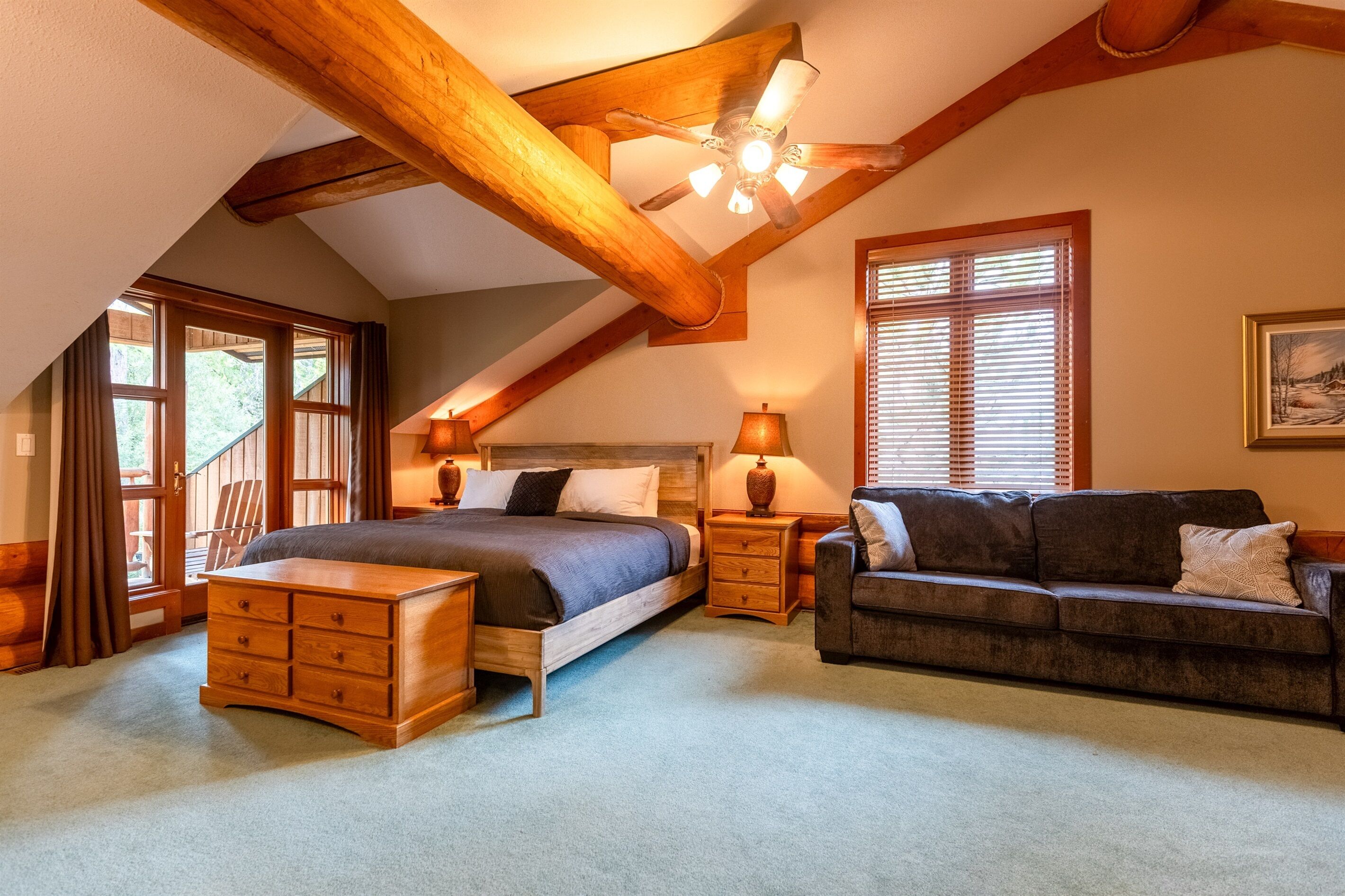 6 chambres, fer et planche à repasser, lit parapluie, Wi-Fi gratuit