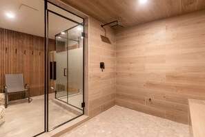 Combined shower/tub, hair dryer, towels