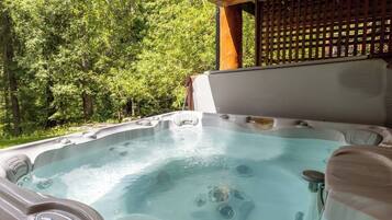 Bain à remous extérieur