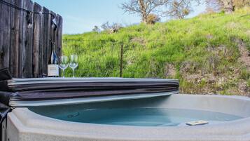 Bain à remous extérieur