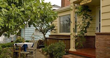 Artful, Rustic Studio w/ 5-star shower---Sustainable Ethic, 20 min to Downtown