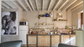 A kitchen with wooden cabinets, a tiled backsplash, and a microwave. - PEACEFUL OASIS IN THE HEART OF FLORENCE (FLORENCE)