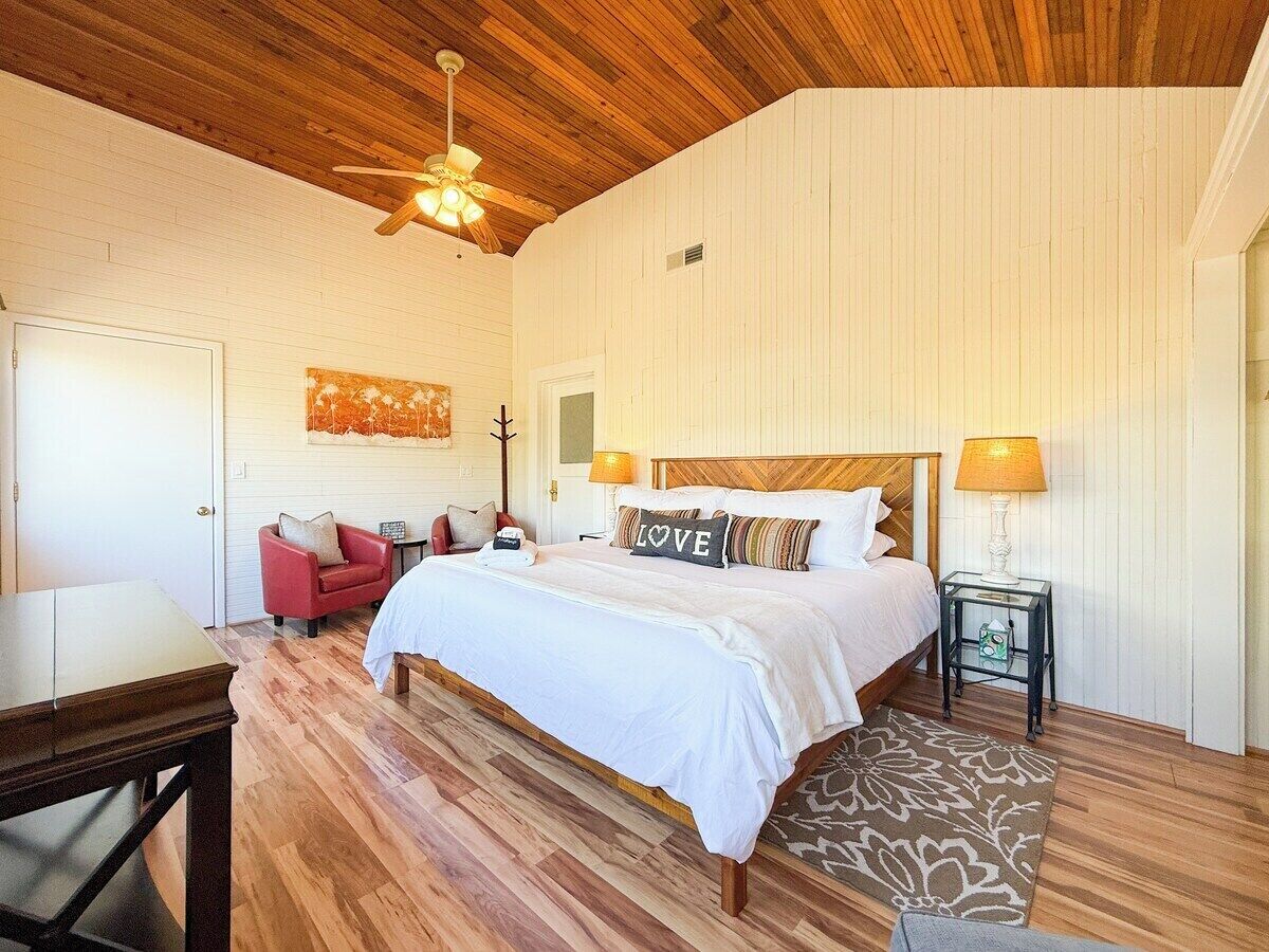 2 bedrooms, desk, iron/ironing board, travel crib