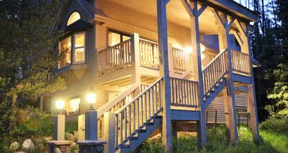 WINTER WONDERLAND - STAY CREEKSIDE just 5 min to Historic BRECKENRIDGE & GONDOLA