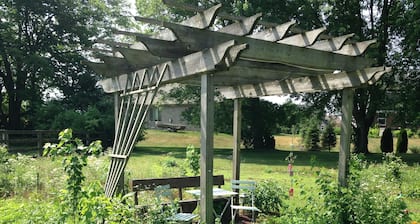 Cozy Cottage - 14 Mi. S. Indianapolis on Greenwood / Bargersville Area
