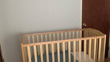 3 chambres, matelas mémoire de forme, bureau, fer et planche à repasser