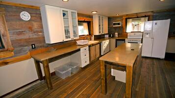 冰箱、微波炉、烤箱、炉灶