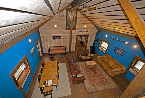 Le pêcheur au combat. Maison entière. Un pâté de maisons du Beaverhead. Marcher jusqu'aux bars / fo