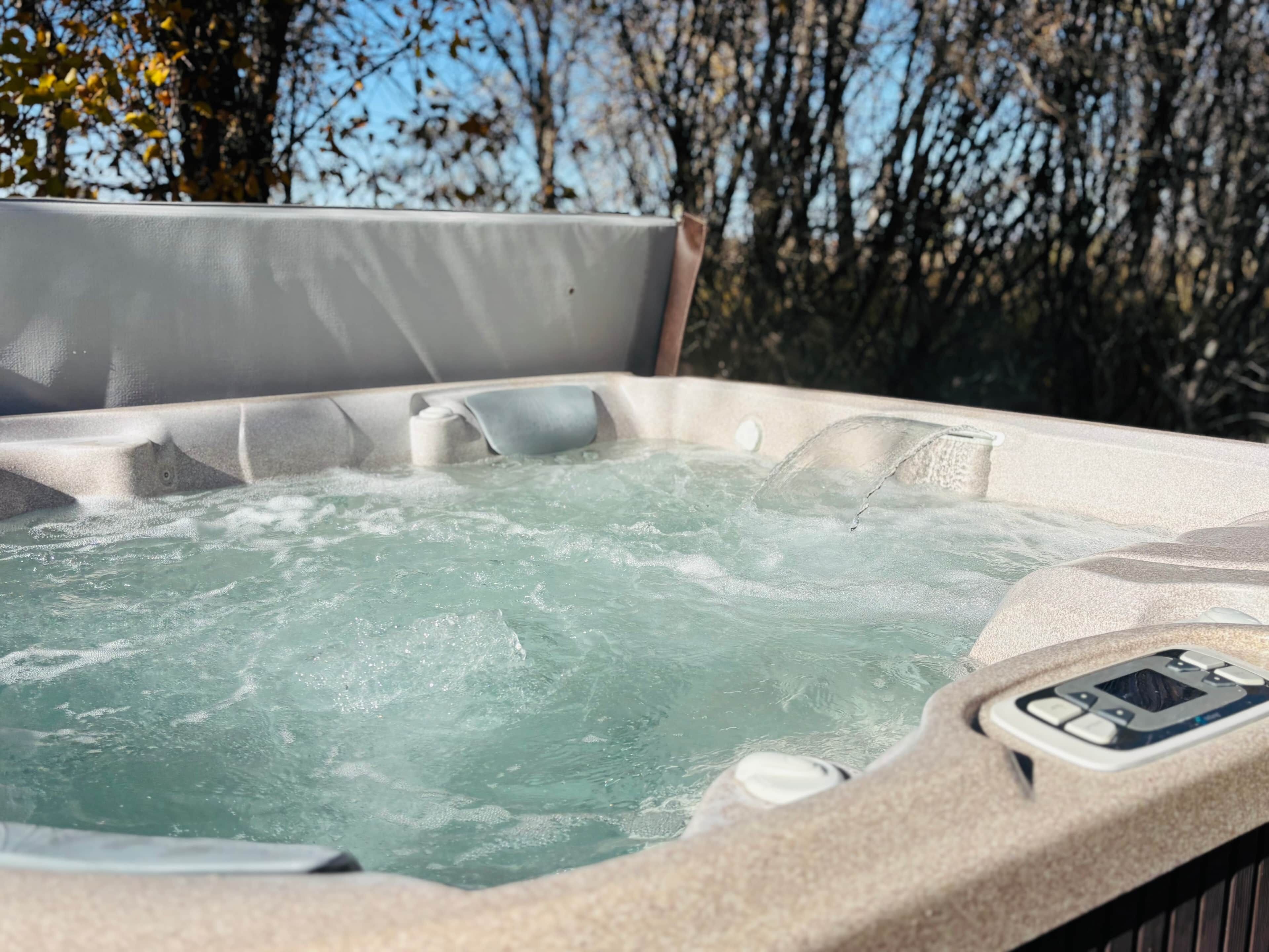 Tina de hidromasaje al aire libre