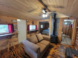 Een televisie, een open haard en streamingdiensten