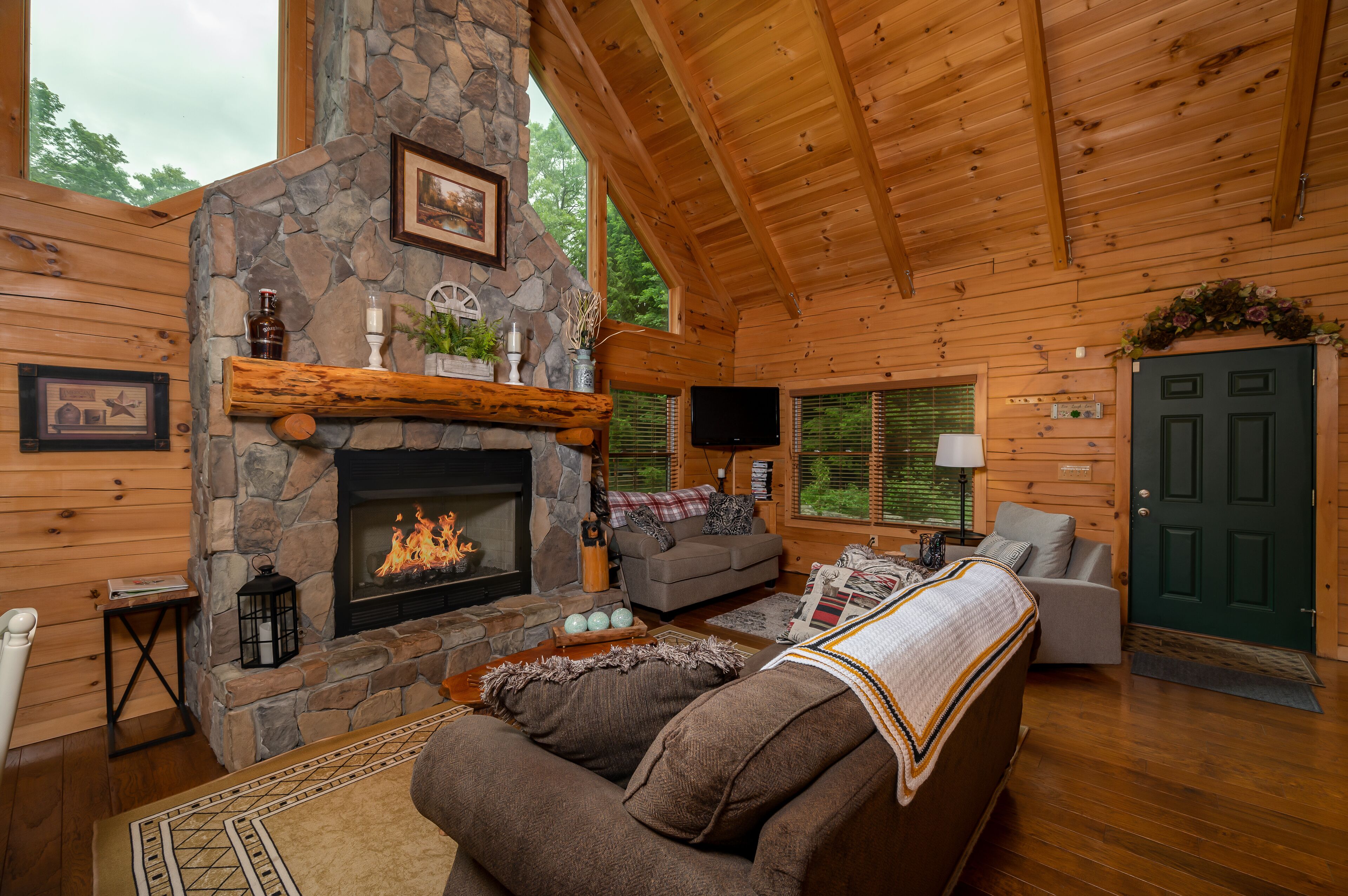 スマートテレビ、暖炉、DVD プレーヤー、テーブルサッカー台