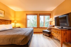 4 chambres, fer et planche à repasser, lit de bébé portatif