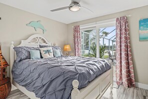 3 bedrooms, desk, iron/ironing board, travel crib