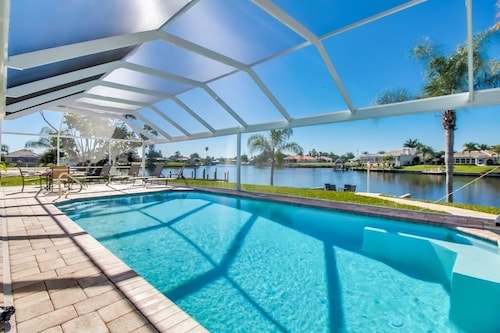 30 min to the Ocean; Free Amenity Pool, Spa, Kayaks, Bikes, Fishing gear & More