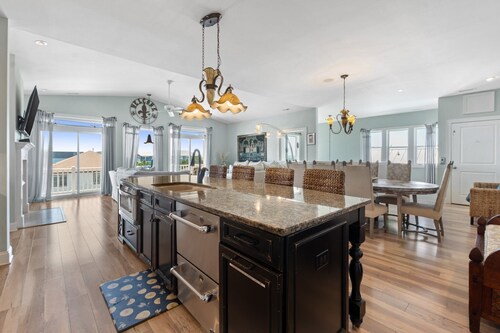 Spacious Kure Beach home for Reunions & Families, with Pool & Steps to the Ocean