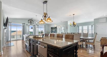 Spacious Kure Beach home for Reunions & Families, with Pool & Steps to the Ocean