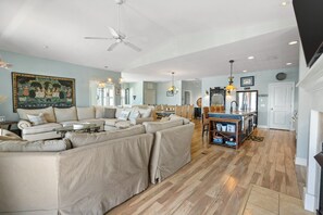 Smart TV, fireplace, books, stereo - The  Kure . (Kure Beach)
