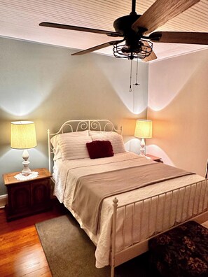 4 bedrooms, desk, iron/ironing board, travel crib