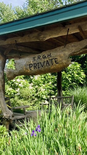 4 bedroom Waterfront Mountain River Home in Arden, West Virginia. Sleeps 10.