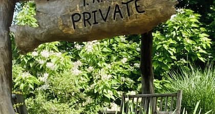 4 bedroom Waterfront Mountain River Home in Arden, West Virginia. Sleeps 10.