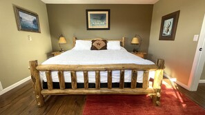 3 bedrooms, desk, iron/ironing board, travel crib