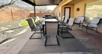 Cozy Home Near Zion - High Speed Wifi - Self Checkin/Out - Outdoor Grill