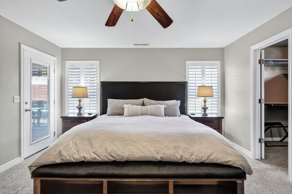 3 slaapkamers, een strijkplank/strijkijzer, reisbedje, gratis wifi