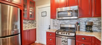 Luxury Studio Flat in Downtown Newberg - Suite #4