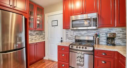 Luxury Studio Flat in Downtown Newberg - Suite #4