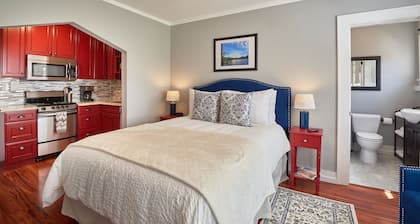 Luxury Studio Flat in Downtown Newberg - Suite #4