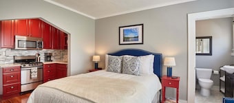 Luxury Studio Flat in Downtown Newberg - Suite #4