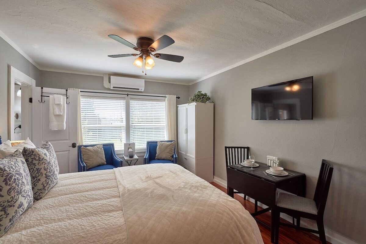 Iron/ironing board, travel cot, free WiFi, bed sheets