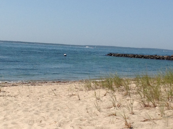 Beach nearby, sun-loungers, beach towels