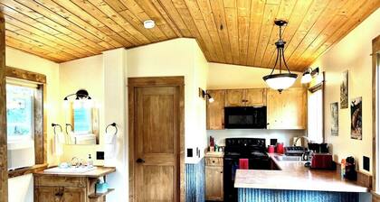 Cozy Cabin With Mountain Views